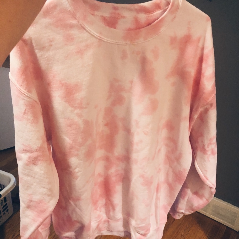 Custom tie dye crewneck!